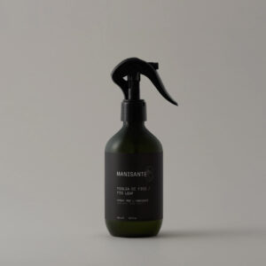 Italienisches Raumspray mit Feigenduft in nachhaltiger Verpackung – vegan, hochwertig und dekorativ inszeniert im Wohnraum.