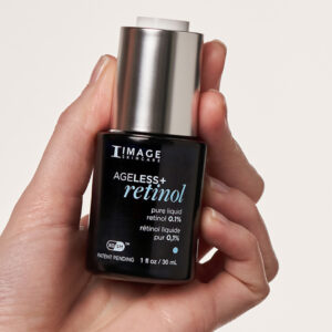 ALT-Text: Image Skincare AGELESS+ Retinol Pure Liquid 0,1 % – sanftes Retinol-Serum in eleganter Spenderflasche