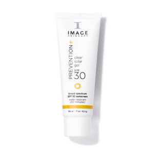 Das Image Skincare PREVENTION+ Clear Solar Gel SPF30 -leichtes, nicht fettendes Sonnenschutzgel, das mit breitem Spektrum UV-Schutz bietet und die Haut vor schädlichen Sonnenstrahlen schützt.